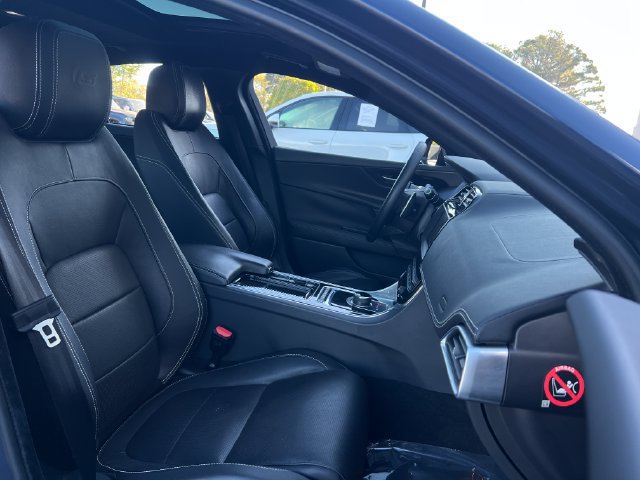 Used 2019 Jaguar XE S RWD image 28