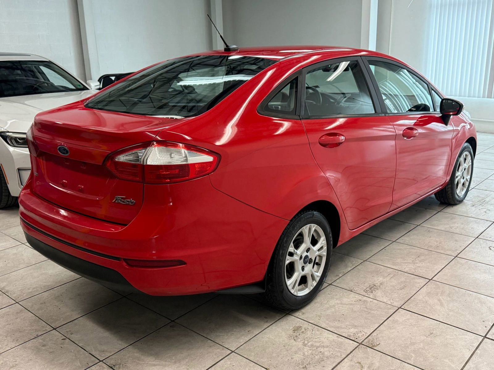 Used 2015 Ford Fiesta SE image 9