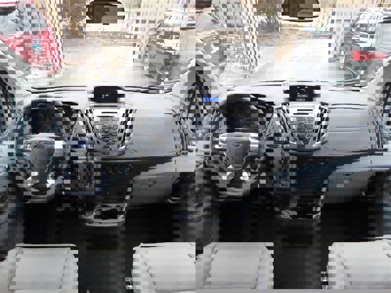 Used 2019 Ford Transit 350 XLT image 9