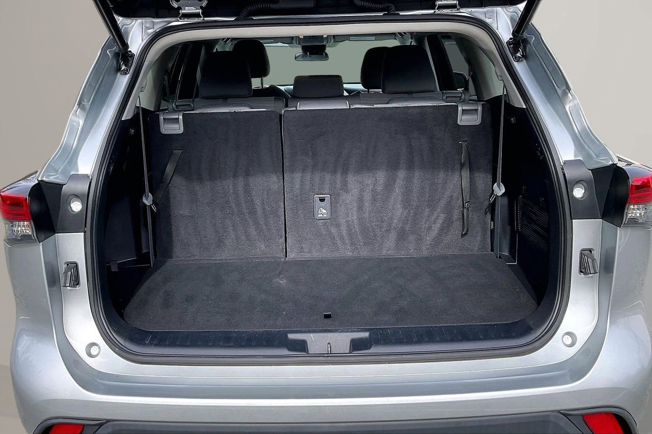 Used 2023 Toyota Highlander LE image 27