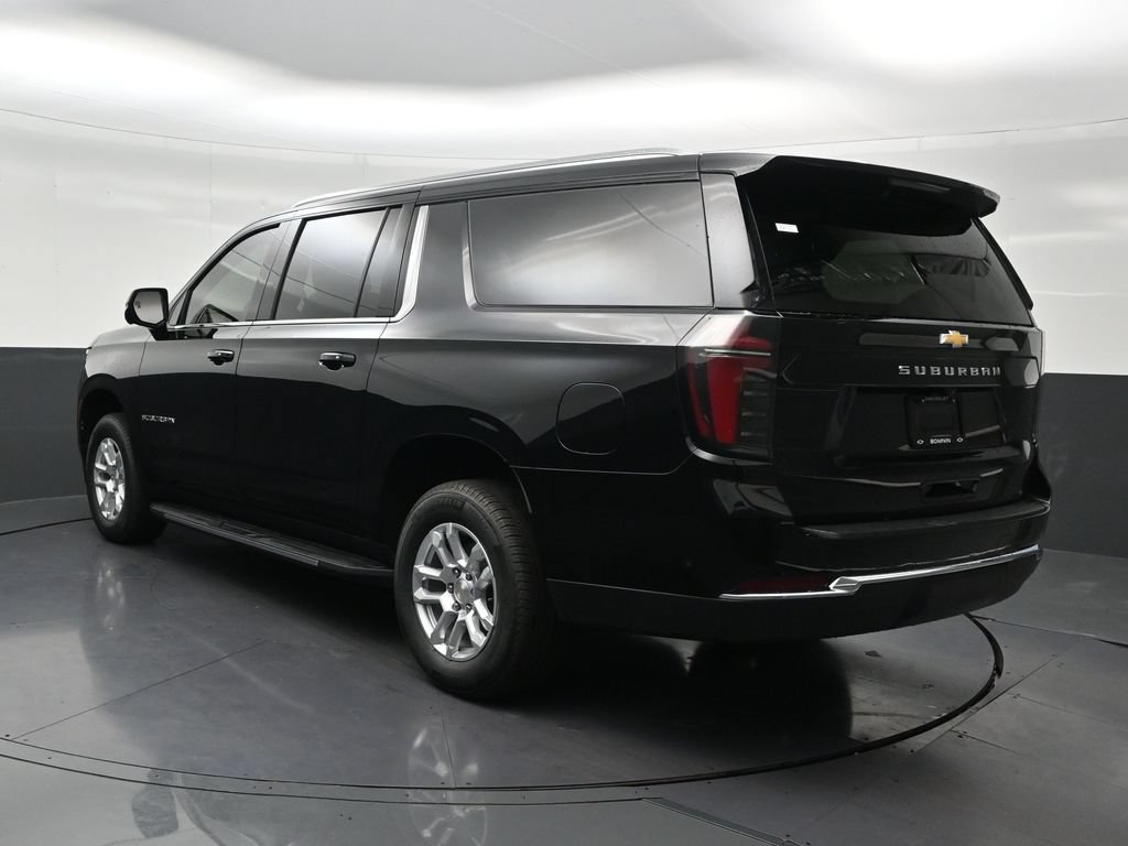 Used 2025 Chevrolet Suburban LS RWD image 3