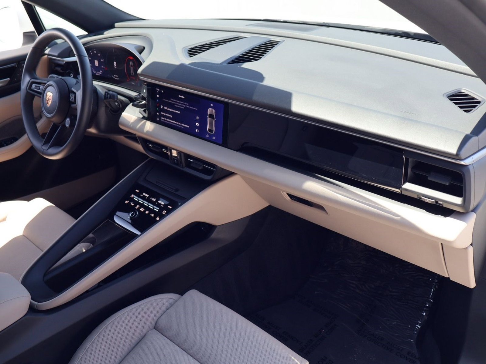 Certified 2025 Porsche Macan 4 Electric AWD/4WD image 25
