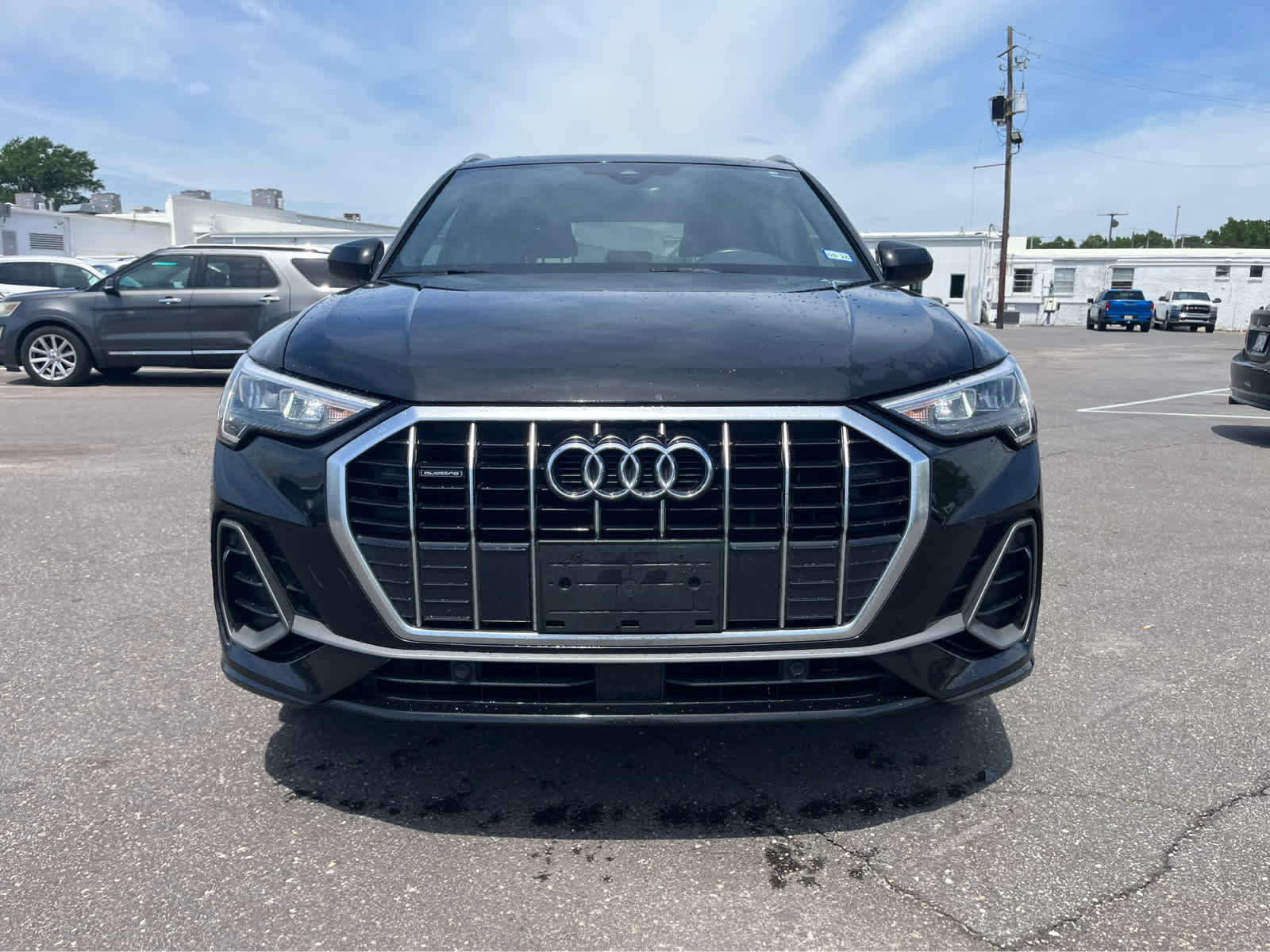 Used 2020 Audi Q3 2.0T Premium w/ Convenience Package AWD/4WD image 2