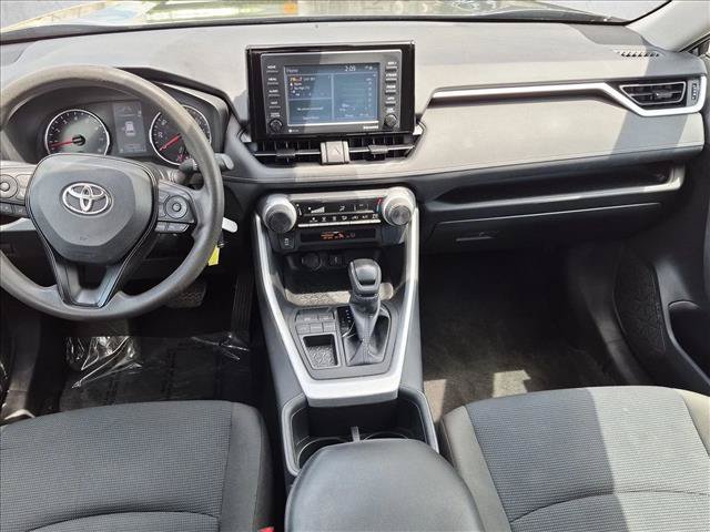 Used 2022 Toyota RAV4 LE FWD image 17