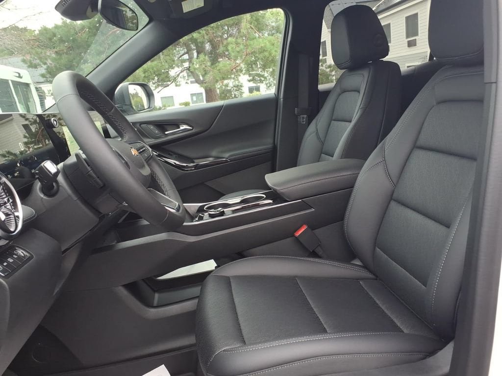 New 2026 Chevrolet Equinox LT w/ Convenience Package II AWD/4WD image 13
