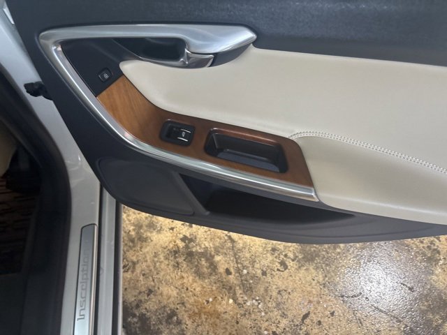 Used 2016 Volvo S60 T5 Inscription Platinum w/ Climate Package image 10