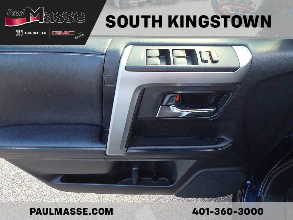 Used 2022 Toyota 4Runner SR5 AWD/4WD image 9