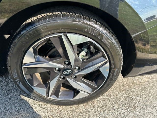 Used 2022 Hyundai Elantra SEL w/ Convenience + Premium Package FWD image 52