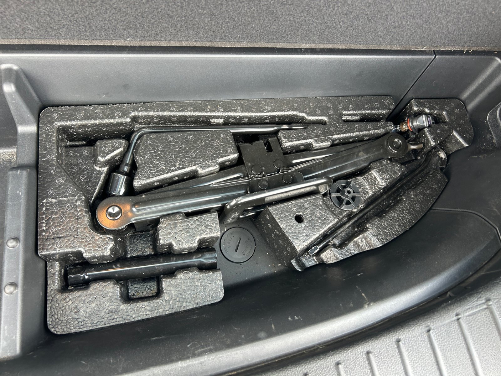 Used 2019 Hyundai Santa Fe SE FWD image 29