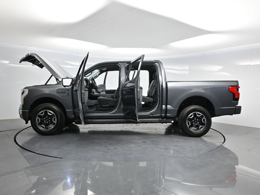 Used 2023 Ford F150 Lightning XLT AWD/4WD image 39