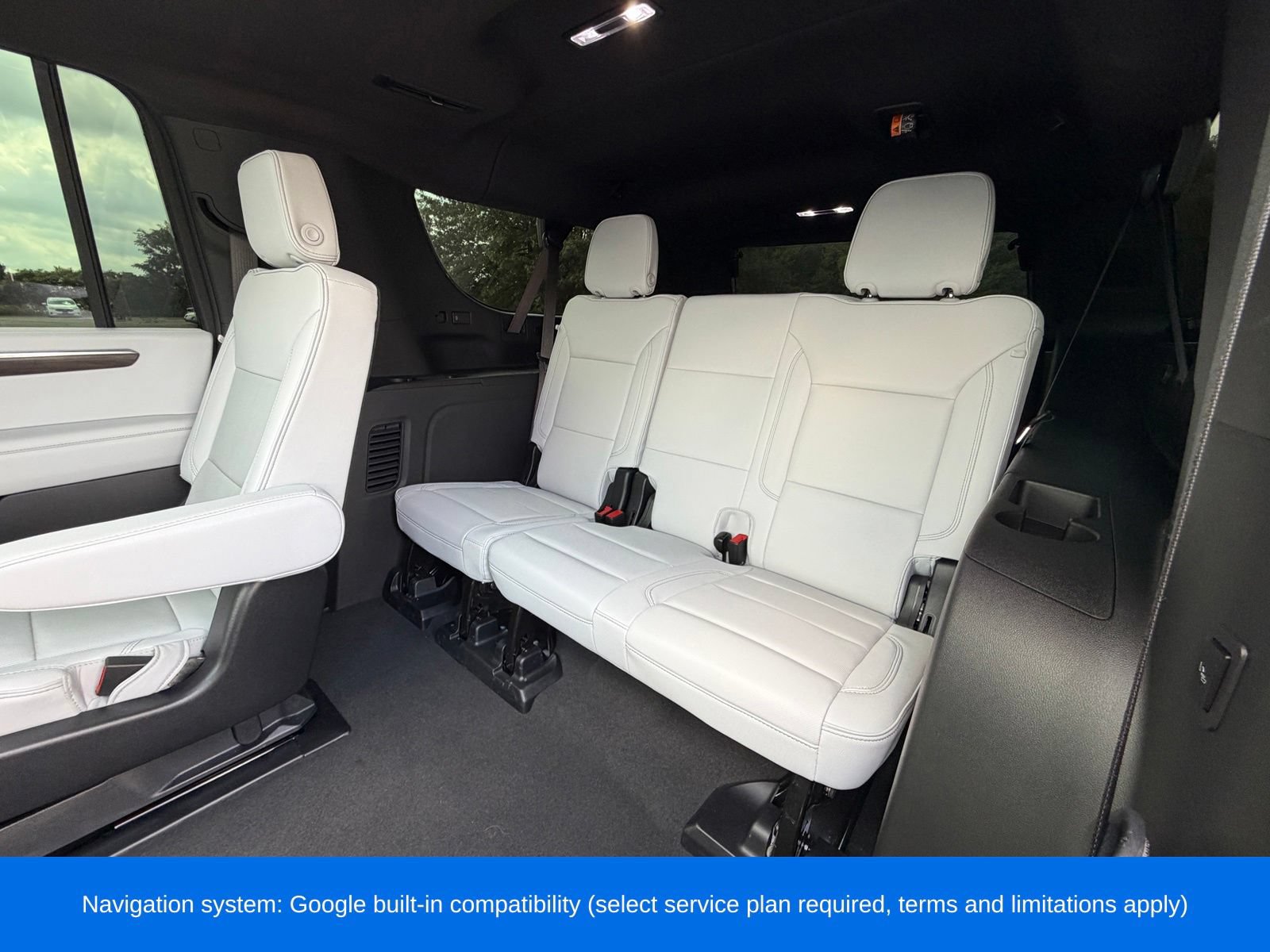 Used 2025 Chevrolet Suburban Premier AWD/4WD image 31
