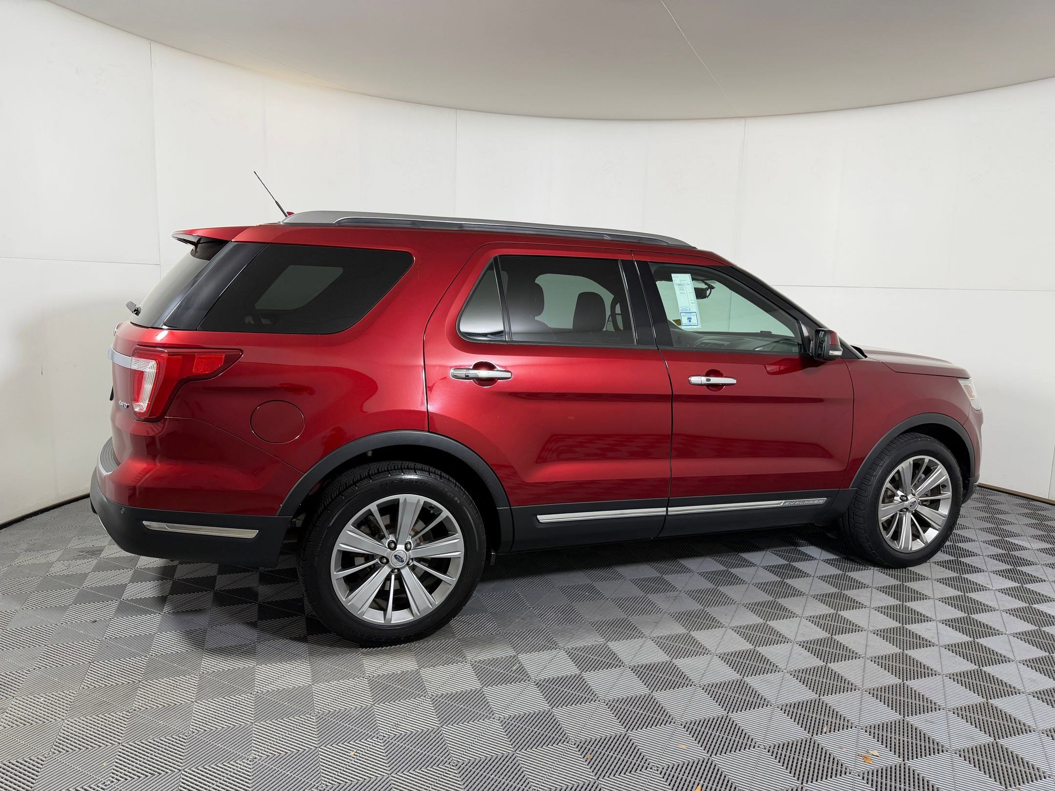 Used 2018 Ford Explorer Limited AWD/4WD image 20