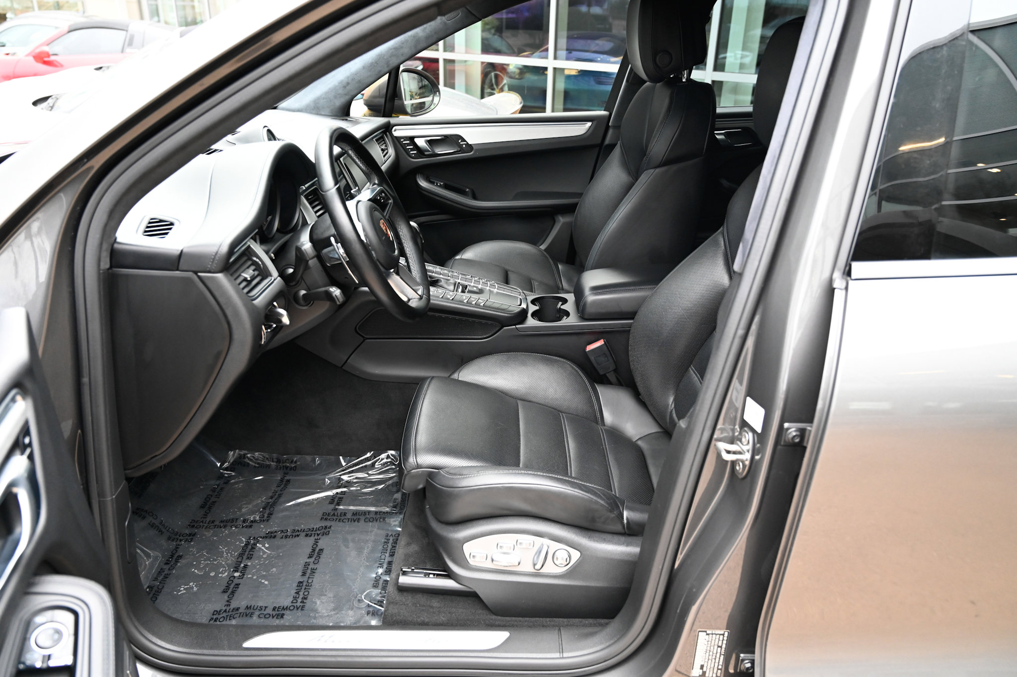 Used 2018 Porsche Macan Turbo image 18