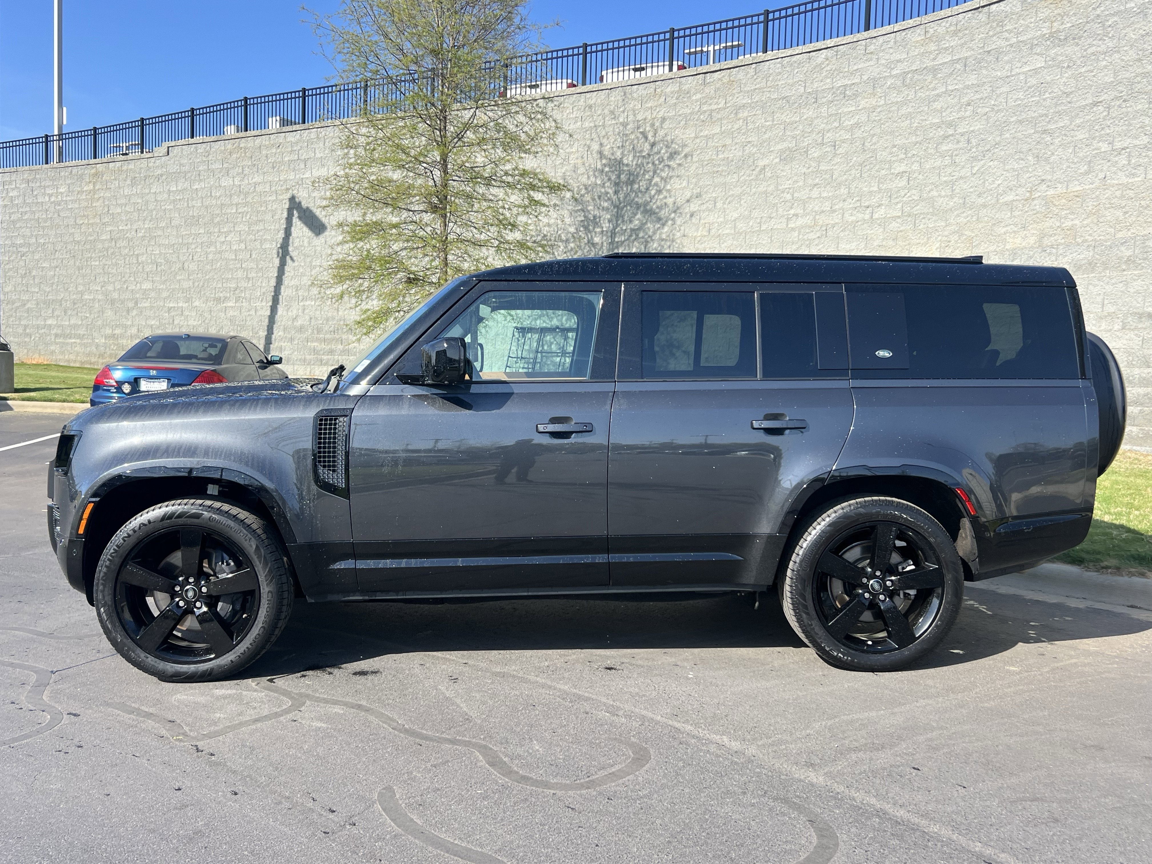 Certified 2024 Land Rover Defender 130 X-Dynamic SE AWD/4WD image 4