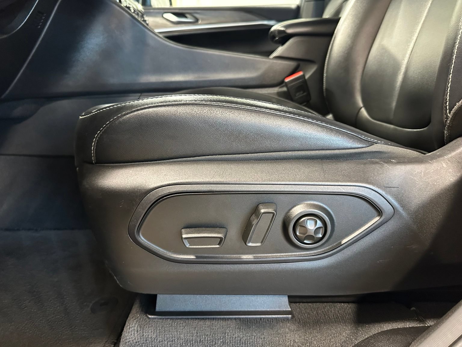 Used 2024 Jeep Grand Cherokee Limited RWD image 15