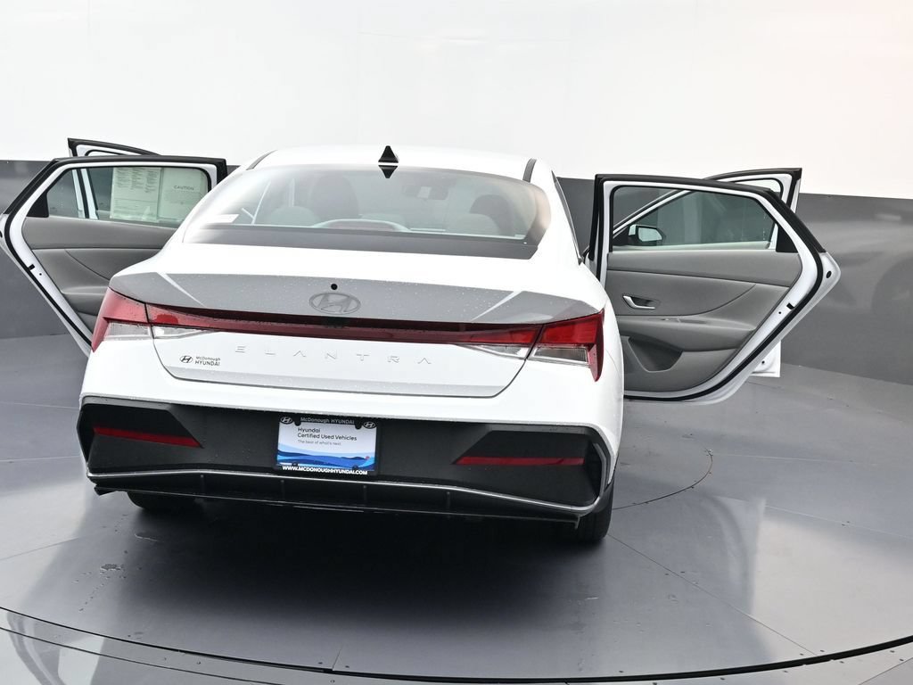 Certified 2026 Hyundai Elantra SE FWD image 29