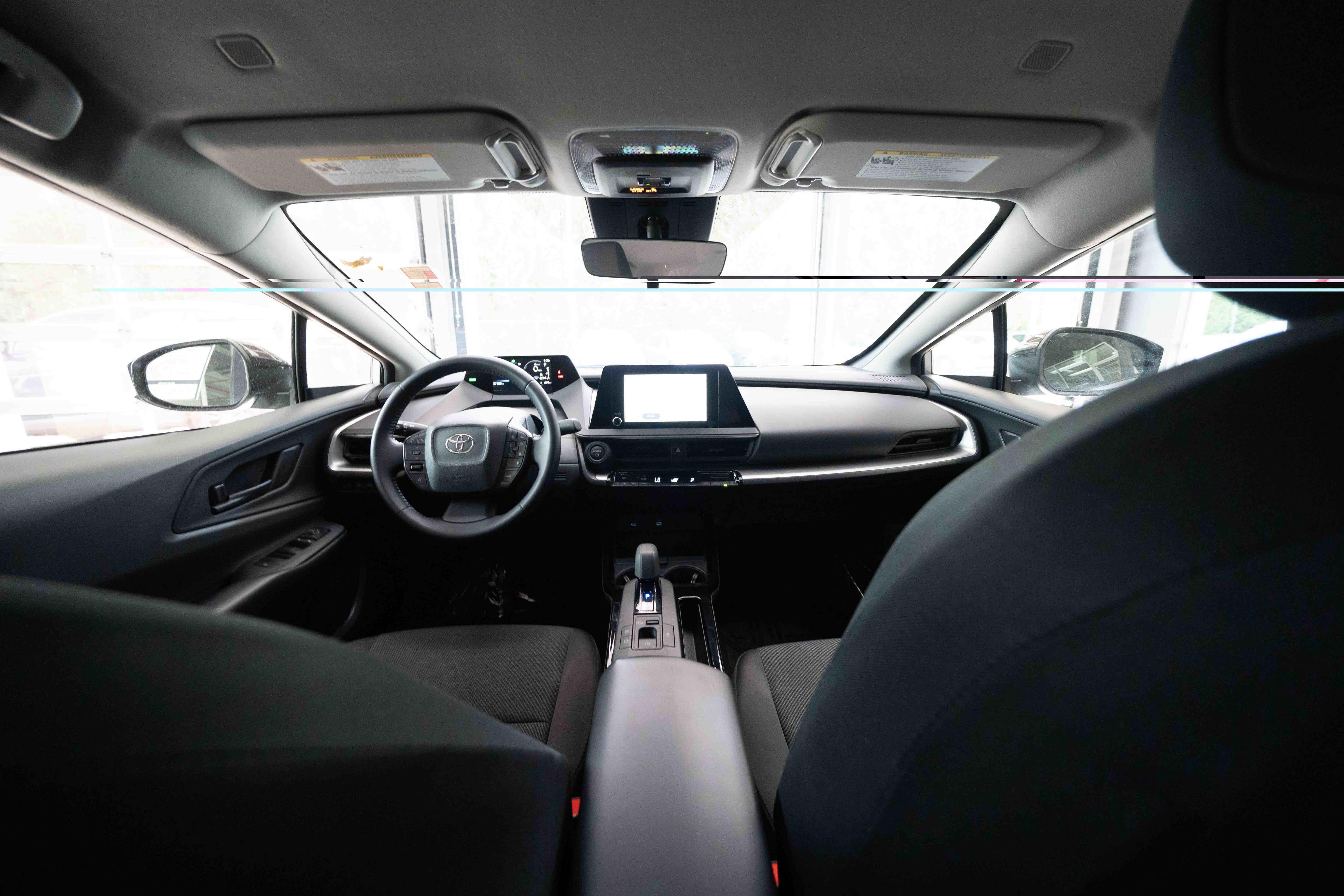 Used 2025 Toyota Prius LE FWD image 19