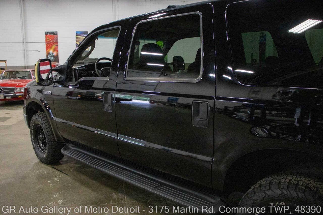 Used 2005 Ford Excursion XLT AWD/4WD image 21
