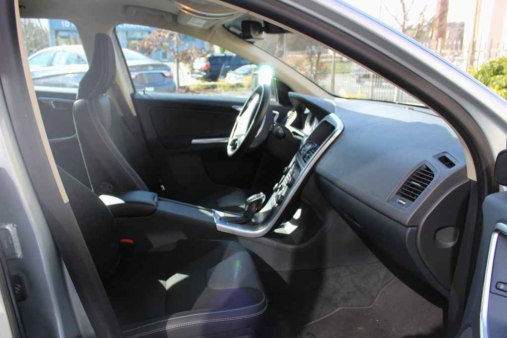 Used 2013 Volvo XC60 3.2 Premier image 27