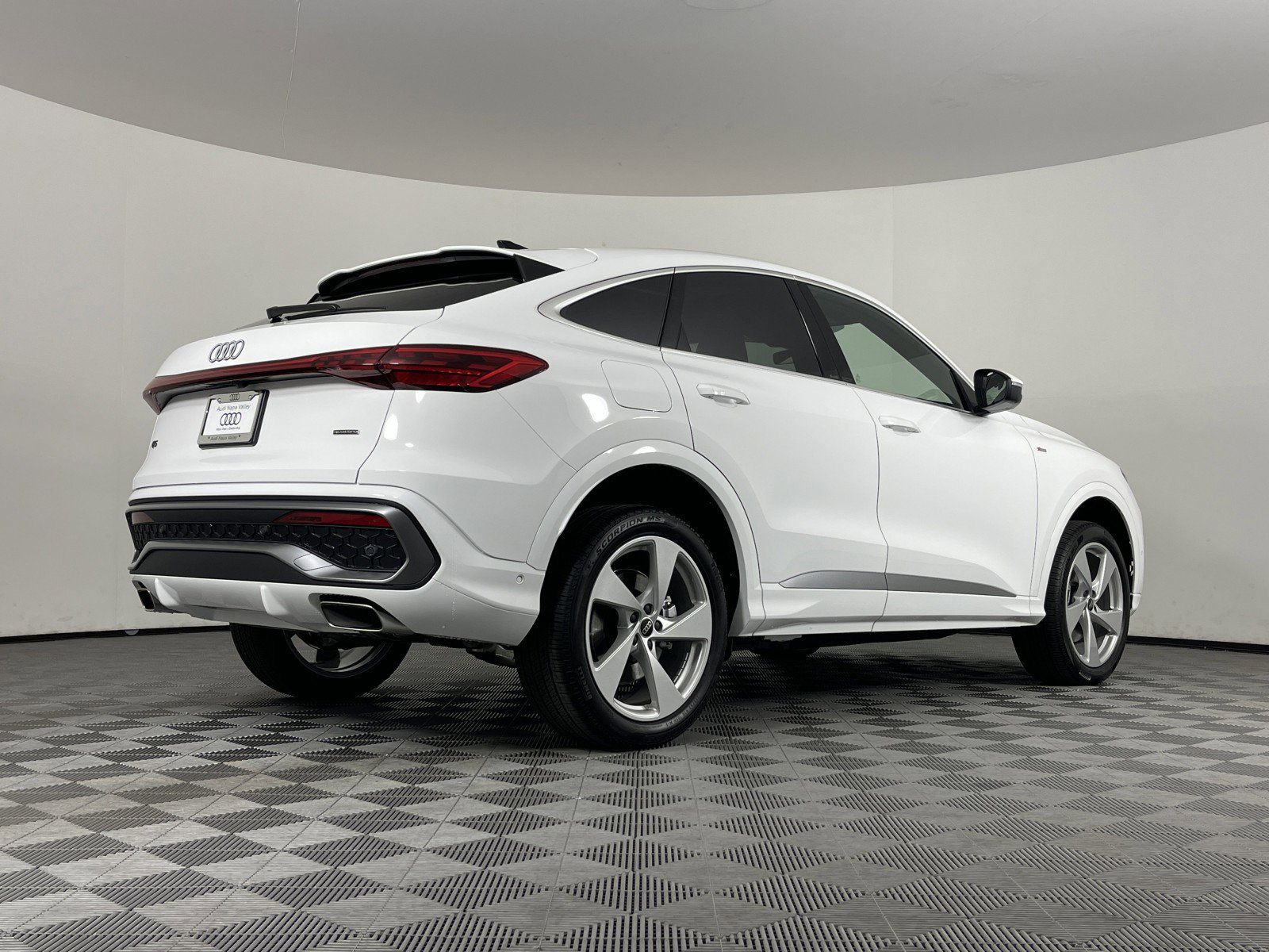 New 2025 Audi Q5 Premium Plus image 18