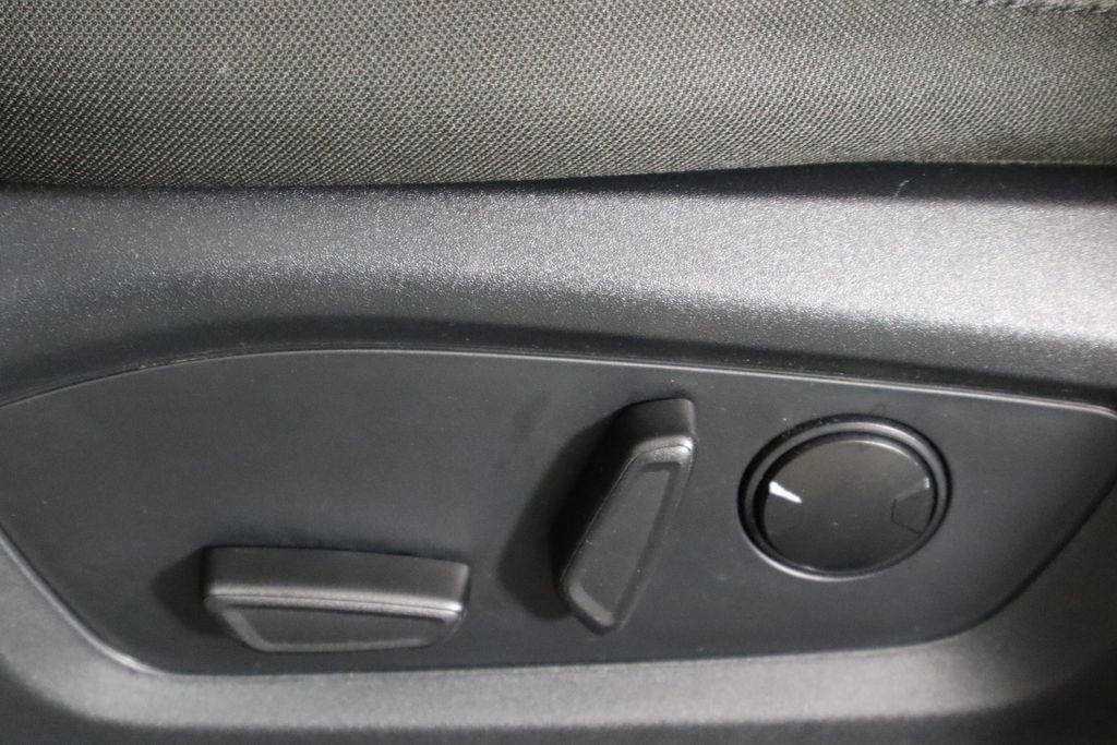 Used 2021 Ford Explorer XLT image 24