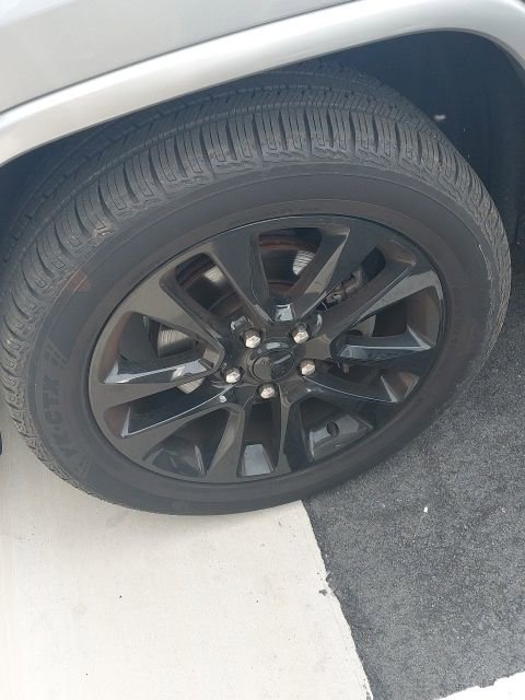 Used 2017 Jeep Grand Cherokee Altitude image 5