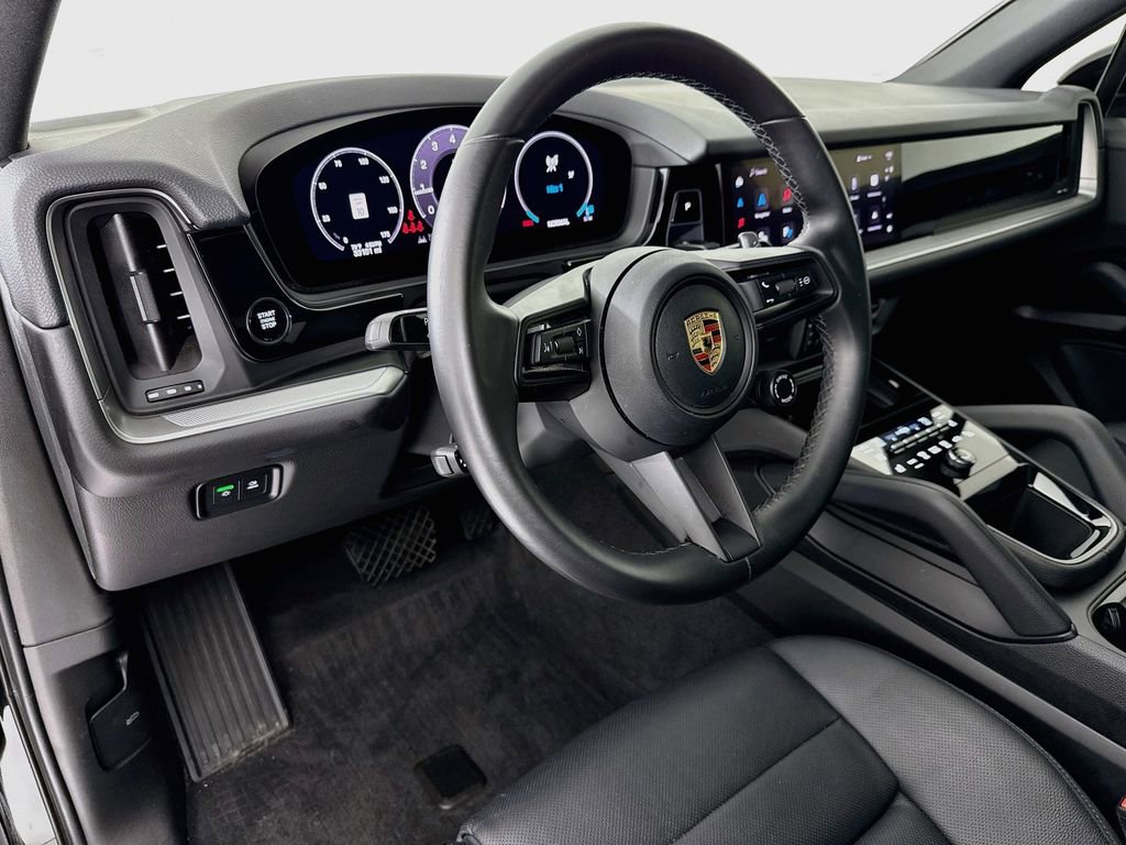 Certified 2024 Porsche Cayenne AWD/4WD image 4