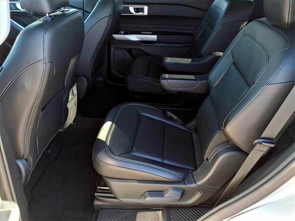 Used 2024 Ford Explorer XLT w/ Equipment Group 202A image 19