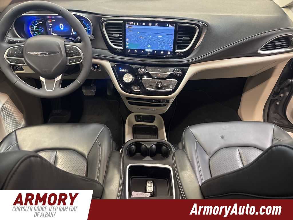 Used 2023 Chrysler Pacifica Touring-L w/ Uconnect Theater Family Group image 36