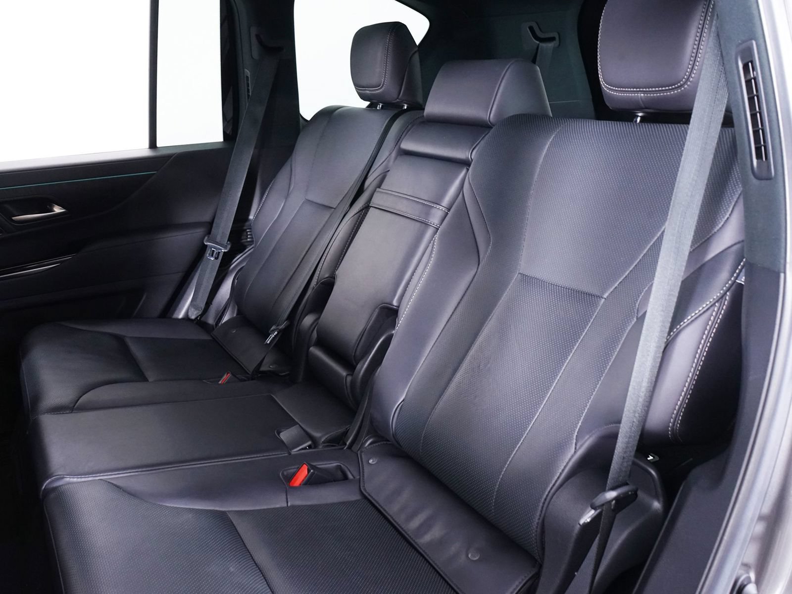Used 2023 Lexus LX 600 4WD w/ Appearance Package image 25