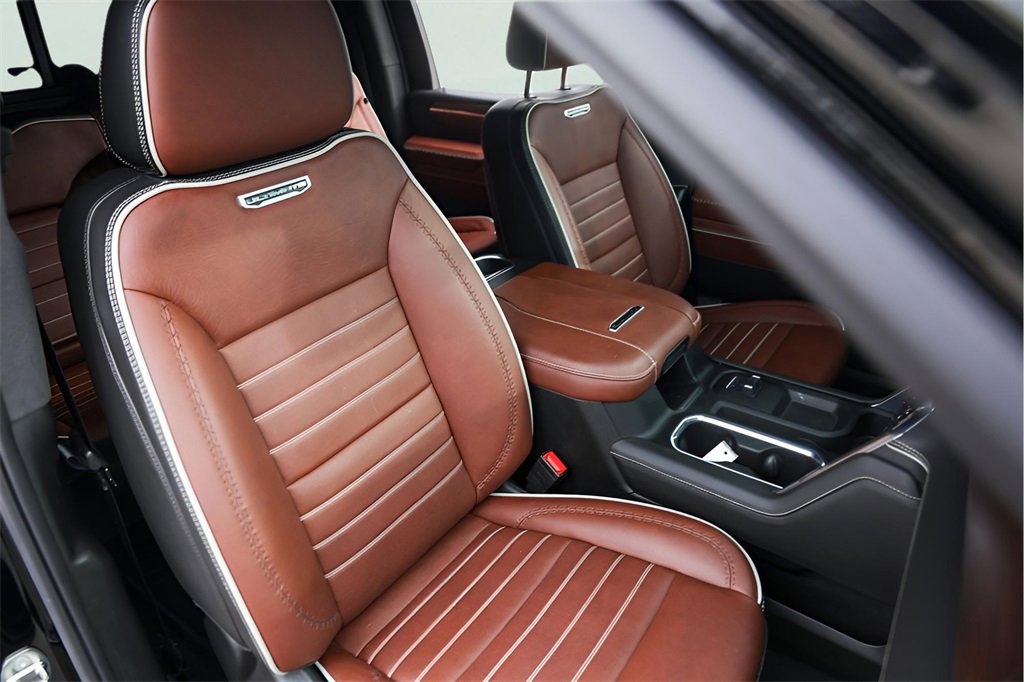 Used 2024 GMC Sierra 3500 Denali Ultimate image 26