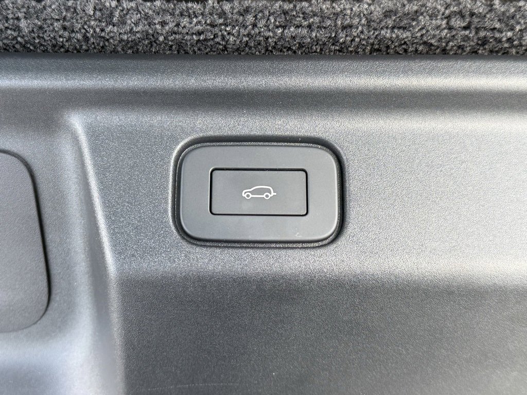 New 2025 Land Rover Range Rover SE image 38