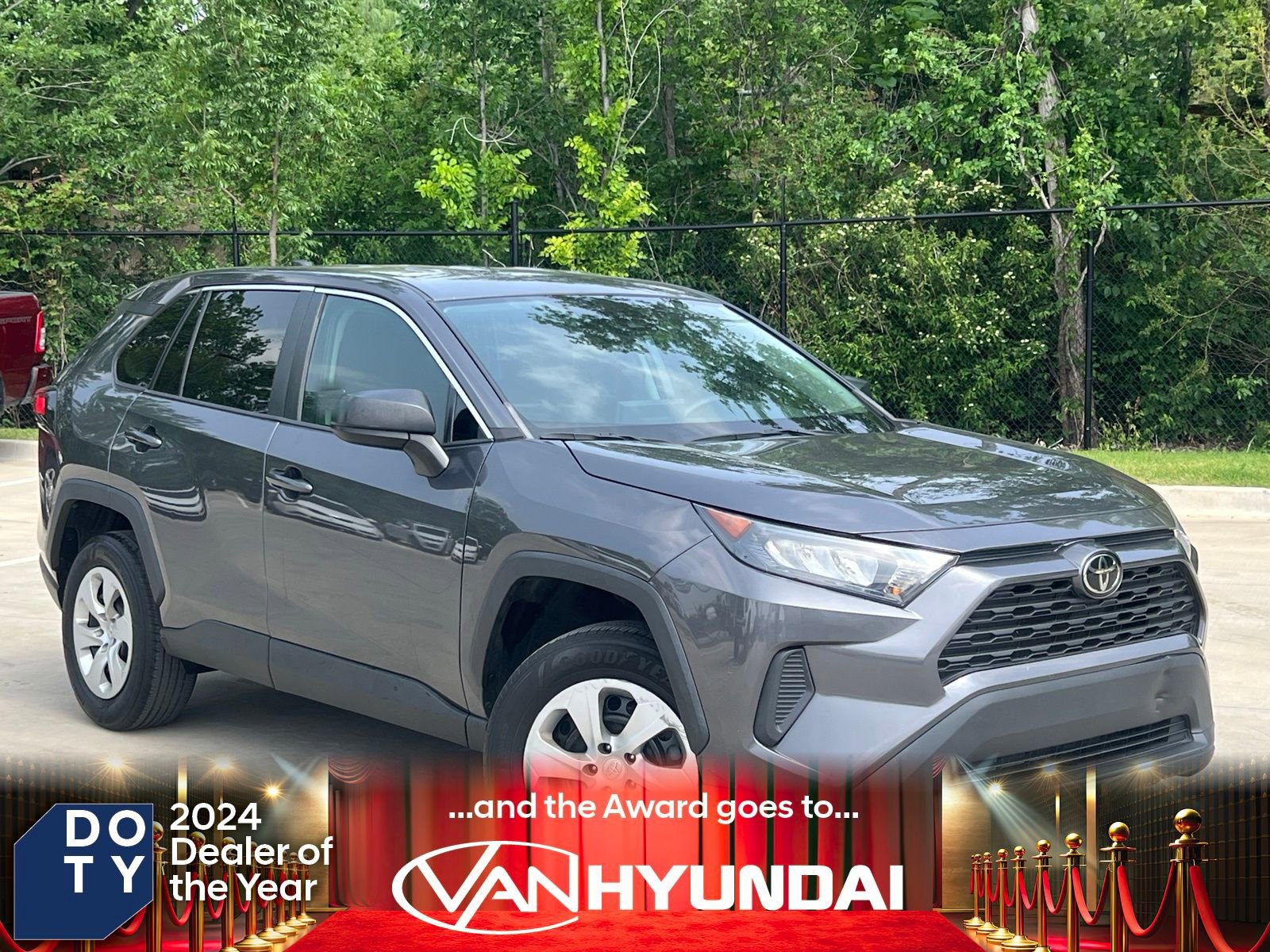 Used 2022 Toyota RAV4 LE FWD image 1