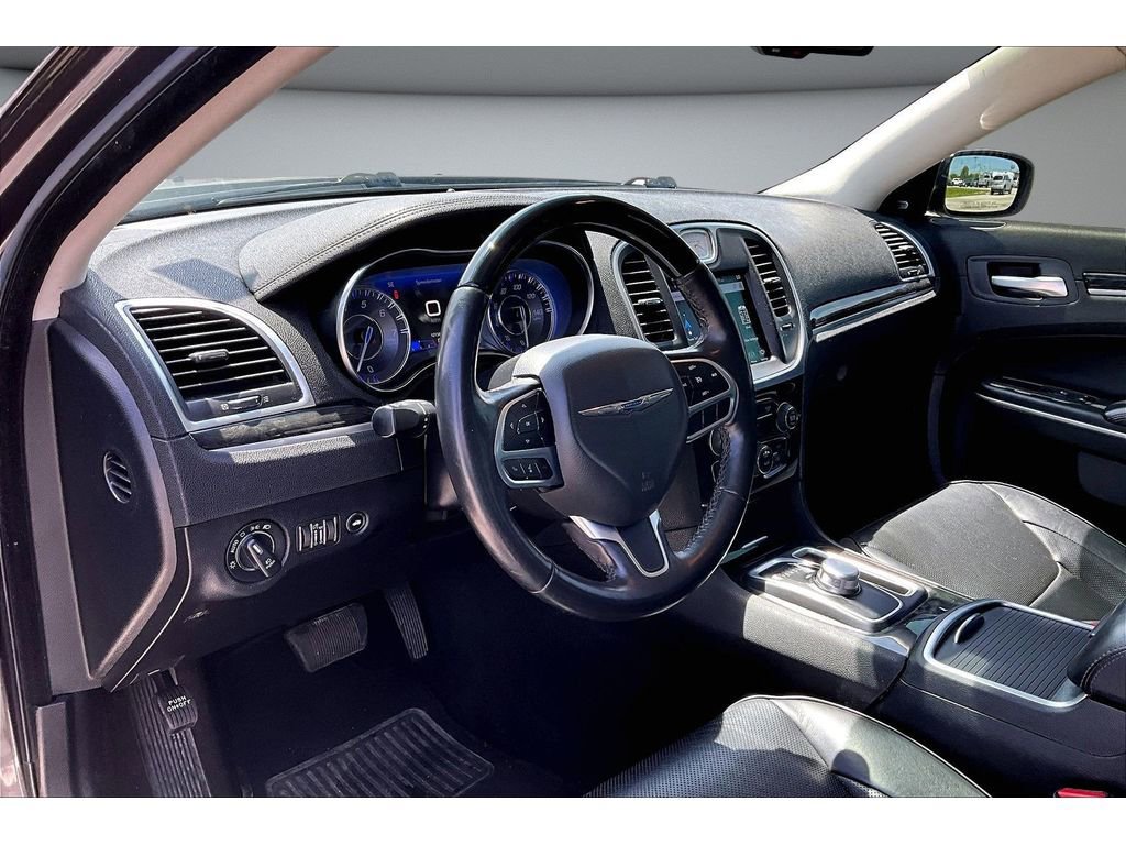 Used 2020 Chrysler 300 Limited RWD image 17