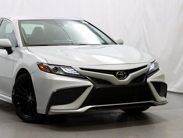 Used 2023 Toyota Camry XSE image 3