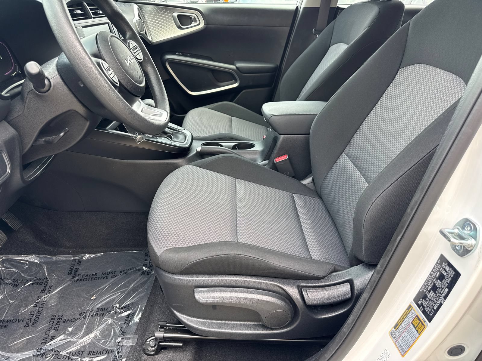 Used 2025 Kia Soul LX w/ LX Technology Package FWD image 9