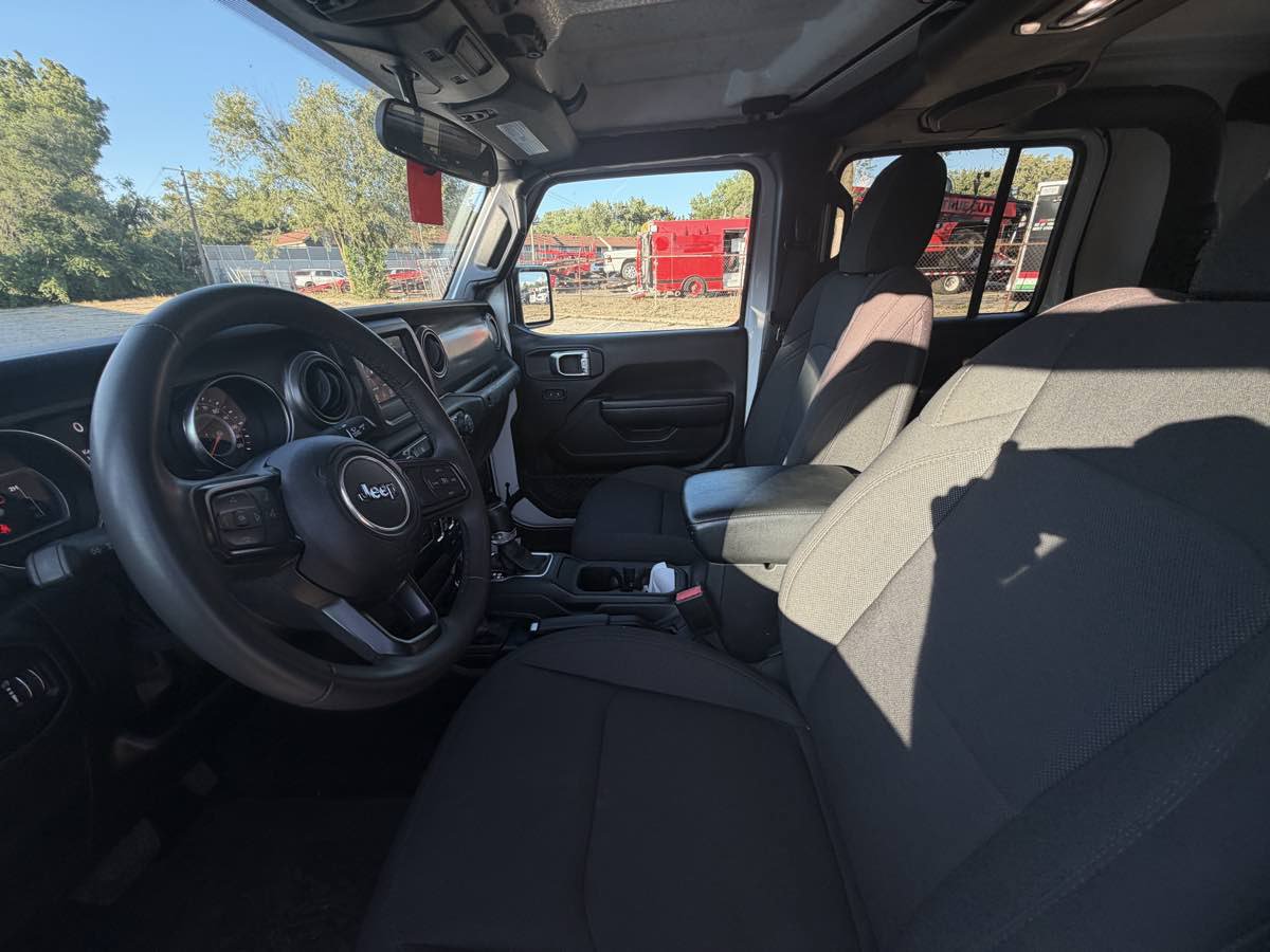 Used 2023 Jeep Gladiator Sport AWD/4WD image 10