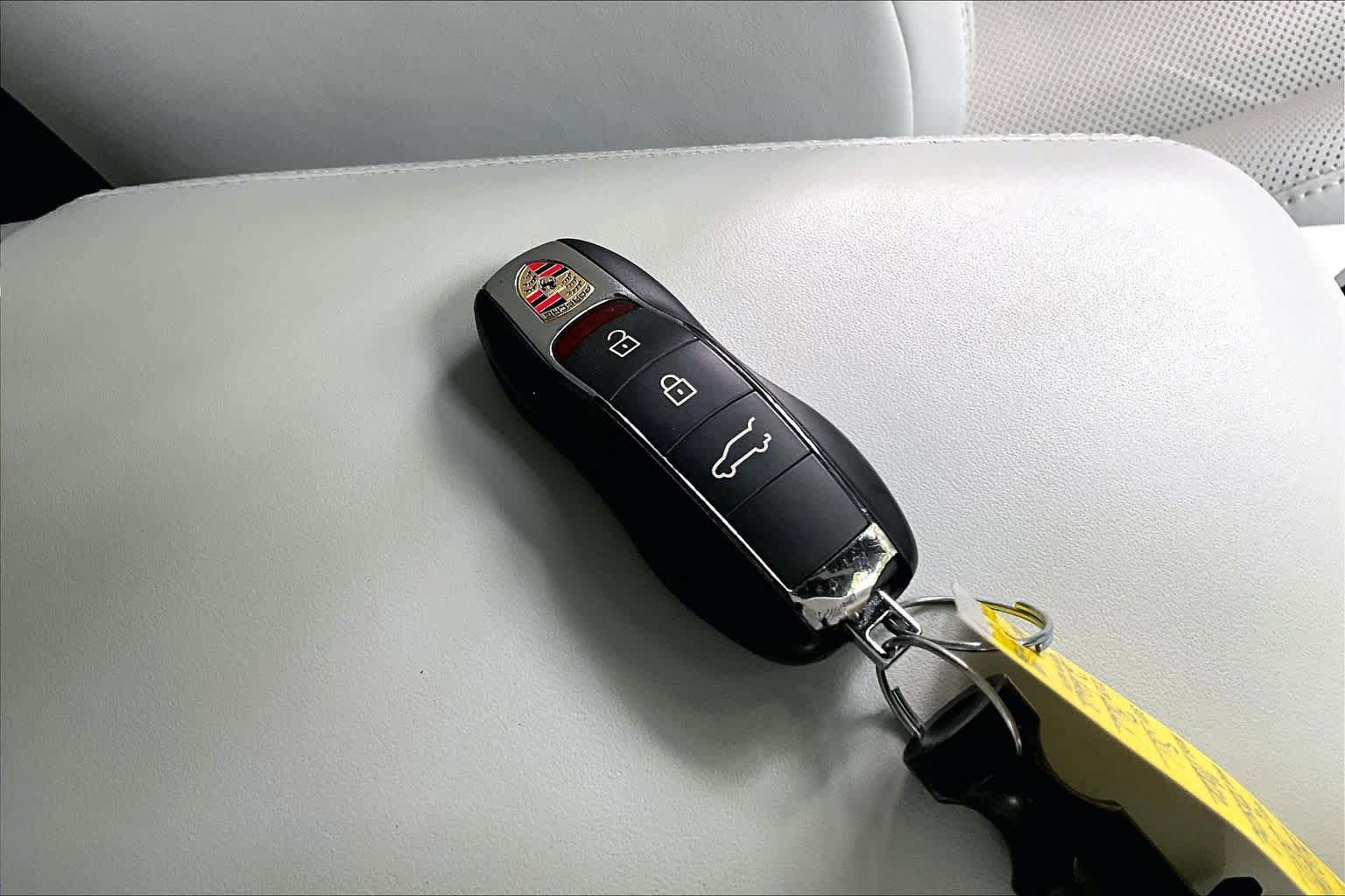 Used 2021 Porsche Macan AWD/4WD image 14