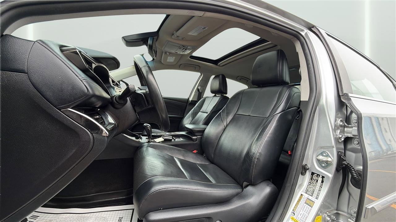 Used 2016 Toyota Avalon Limited FWD image 32