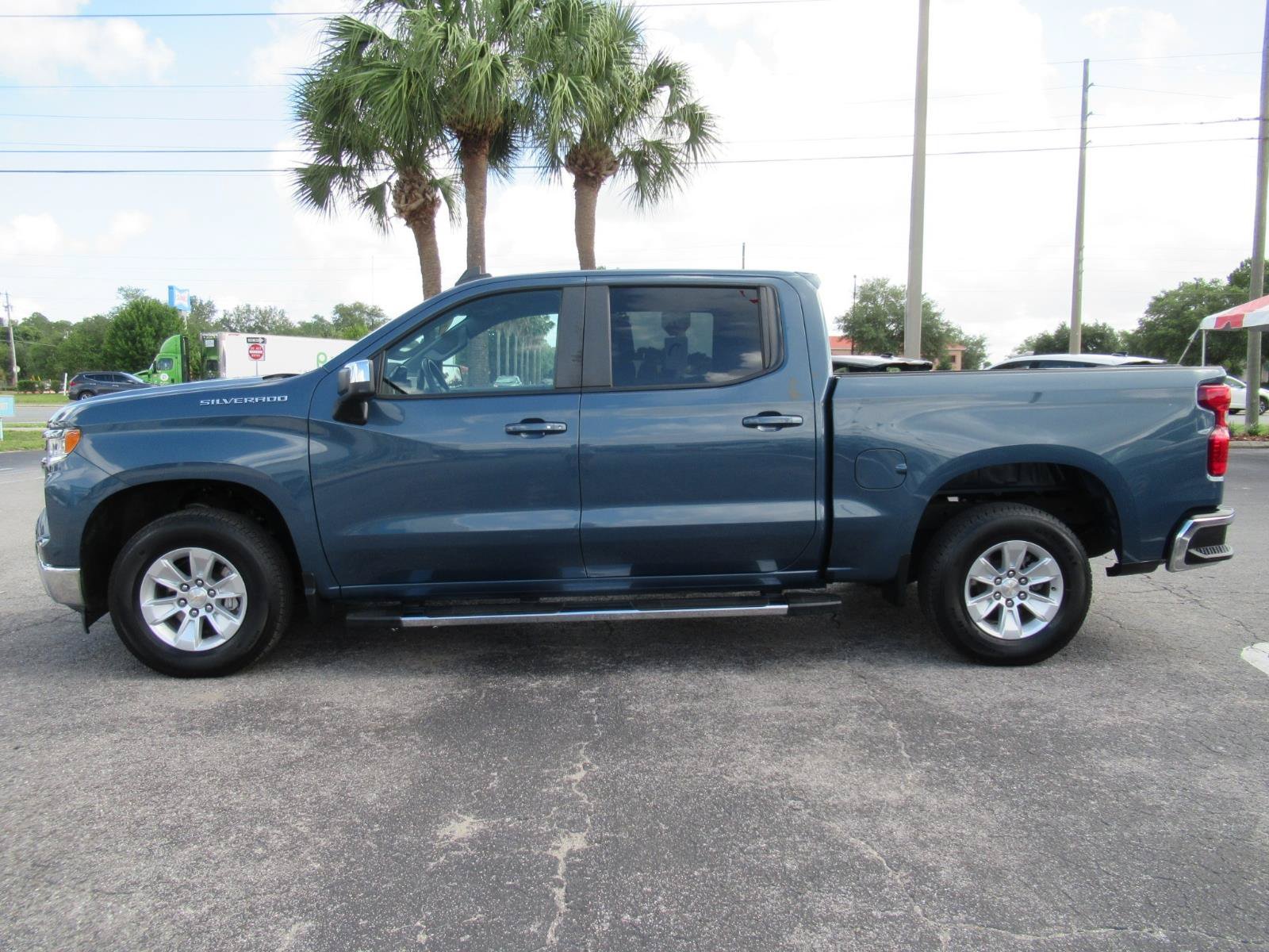 Used 2024 Chevrolet Silverado 1500 LT w/ Convenience Package II RWD image 2