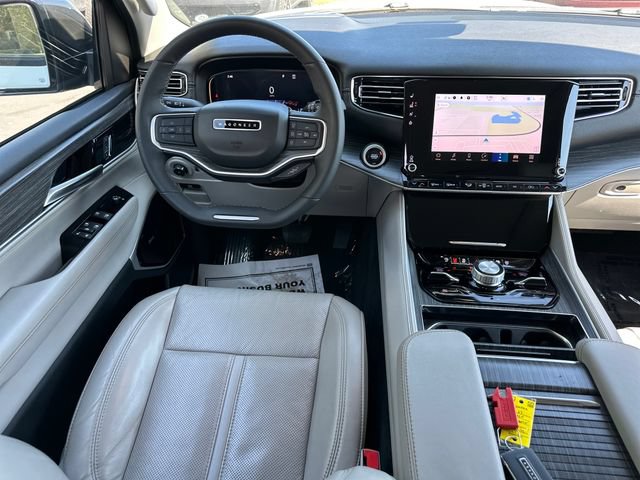 Used 2023 Jeep Wagoneer L Series III w/ Premium Group I AWD/4WD image 18