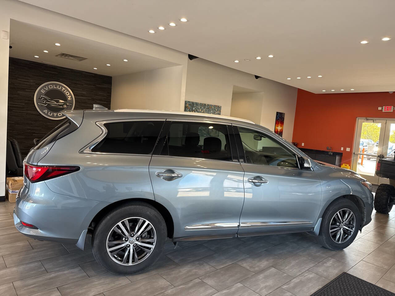 Used 2017 INFINITI QX60 FWD w/ Premium Plus Package image 12