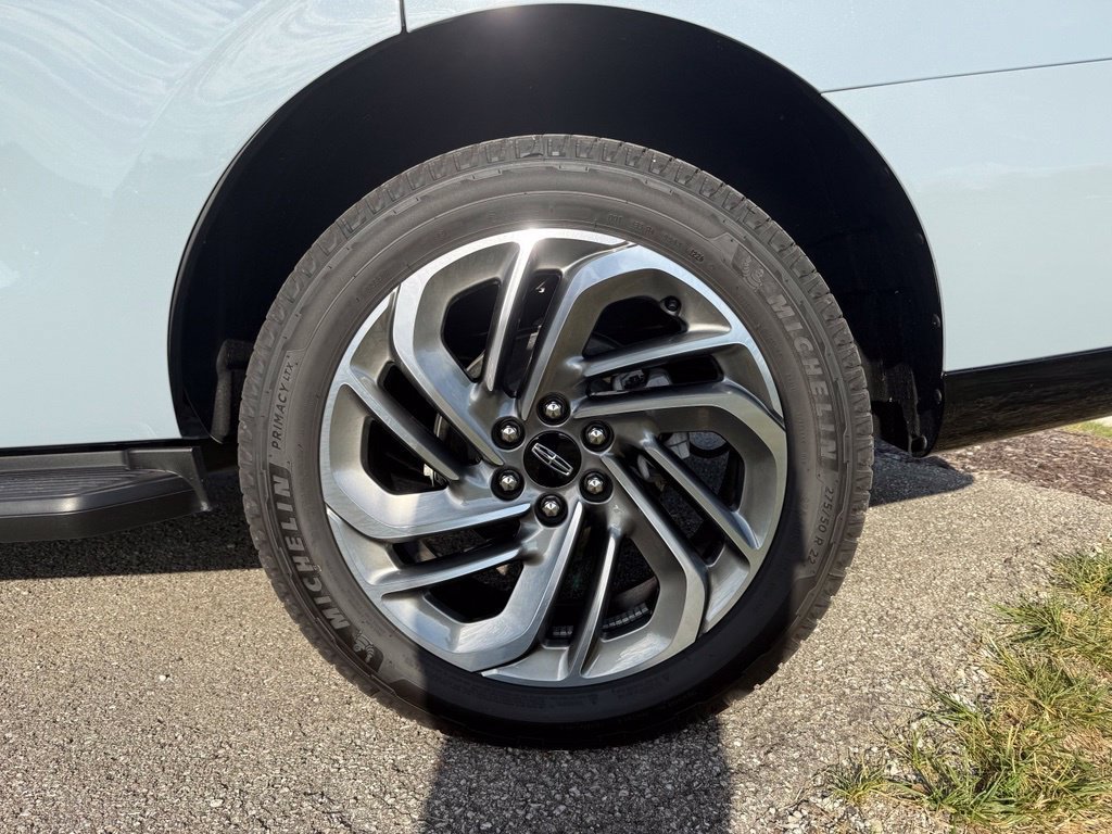 Used 2026 Lincoln Navigator Premiere AWD/4WD image 15