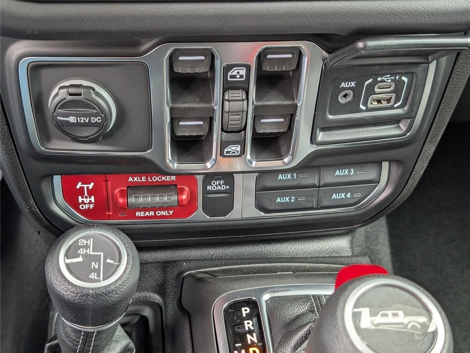 New 2026 Jeep Gladiator Mojave w/ Steel Bumper Group AWD/4WD image 23