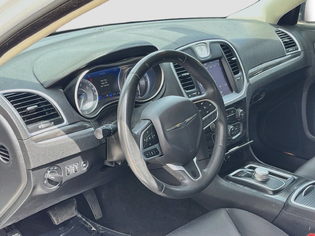 Used 2022 Chrysler 300 Touring w/ Sport Appearance Package RWD image 9