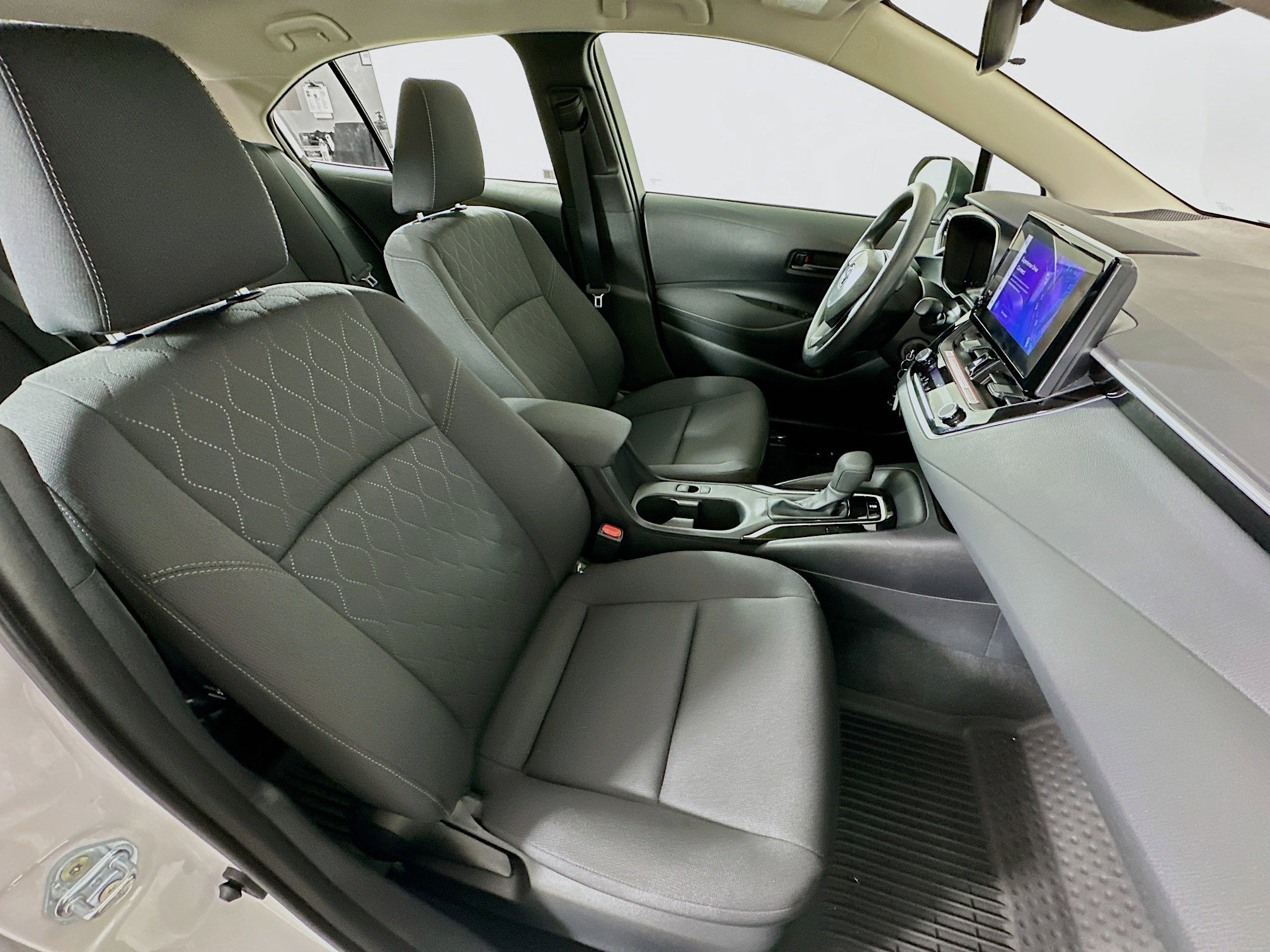 Used 2025 Toyota Corolla LE image 28