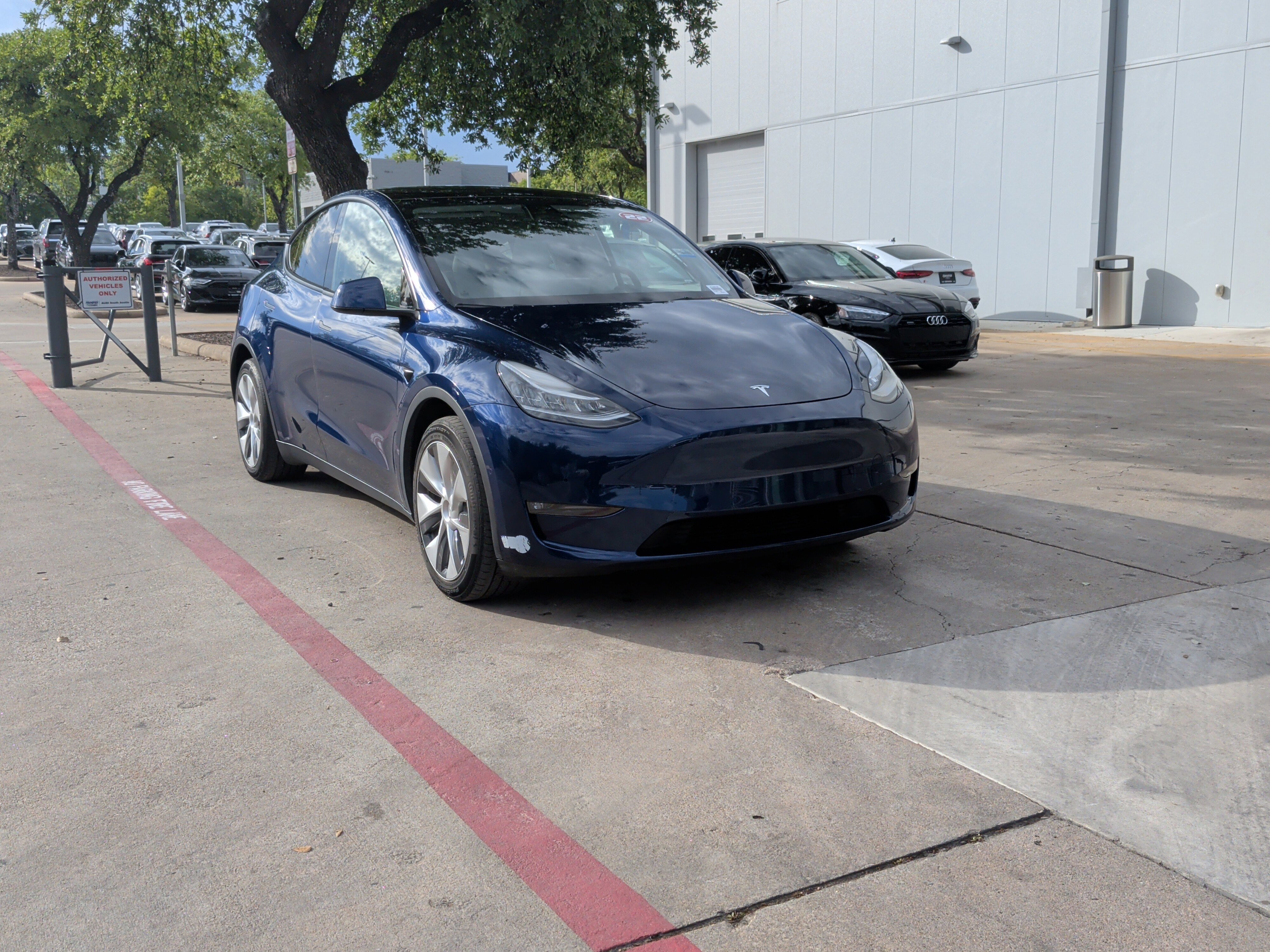 Used 2022 Tesla Model Y Long Range image 2