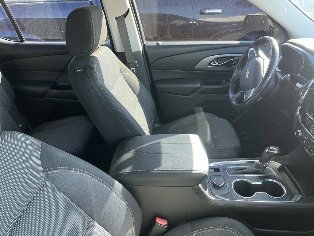 Used 2018 Chevrolet Traverse LT FWD image 11