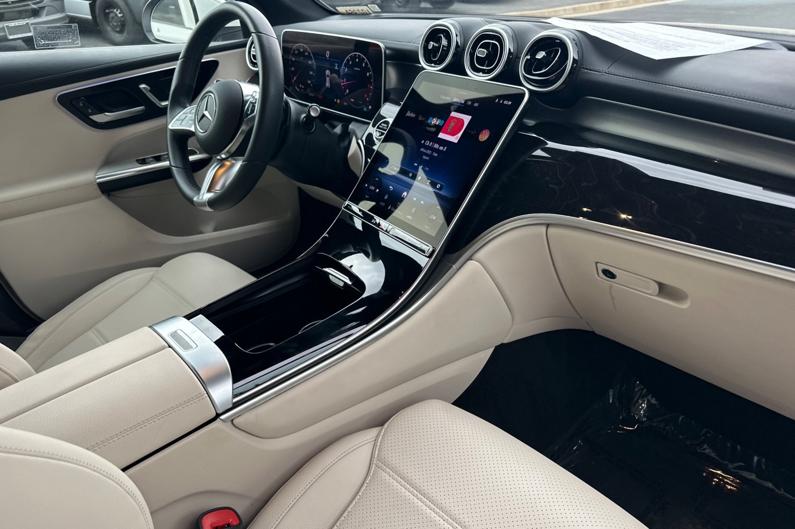 Certified 2025 Mercedes-Benz GLC 300 4MATIC image 16