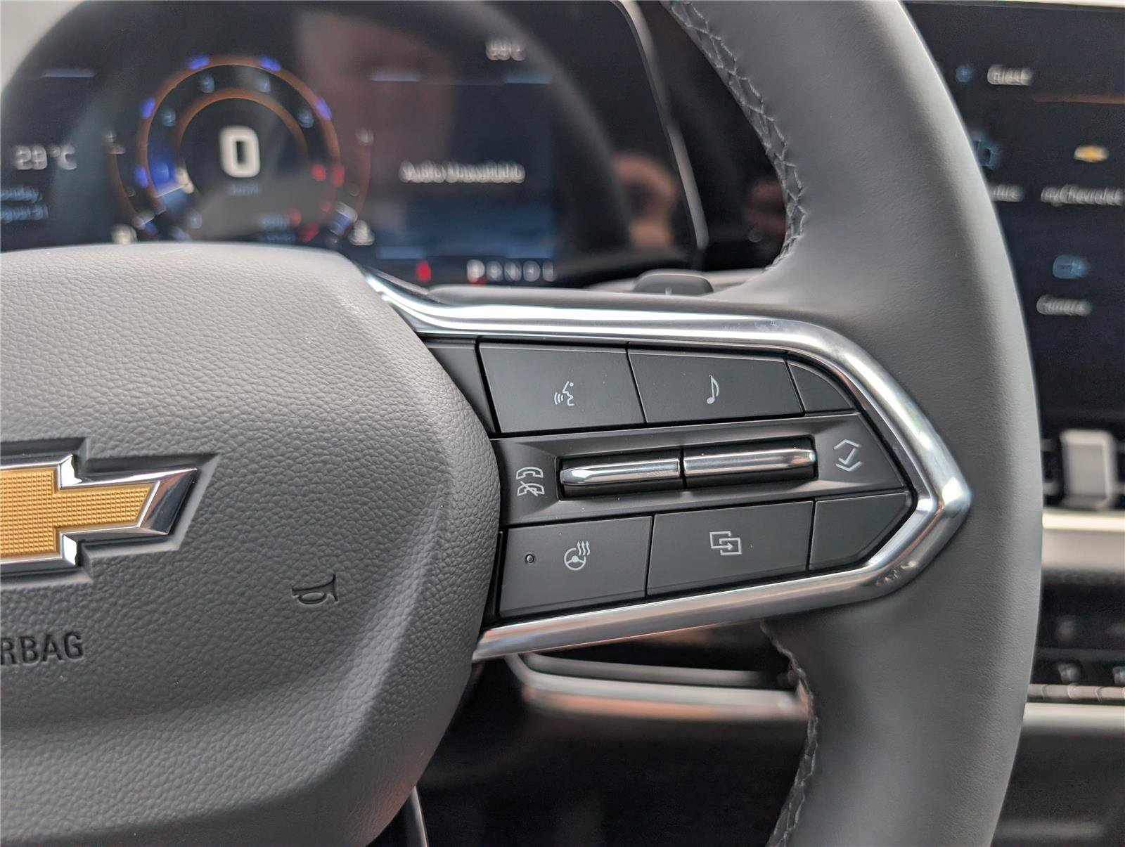 New 2027 Chevrolet Equinox LT FWD image 18